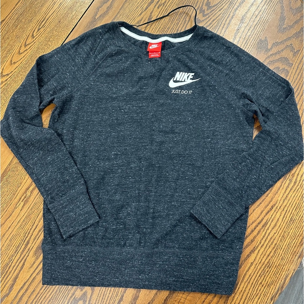 Super soft, light weight Nike sweatshirt.